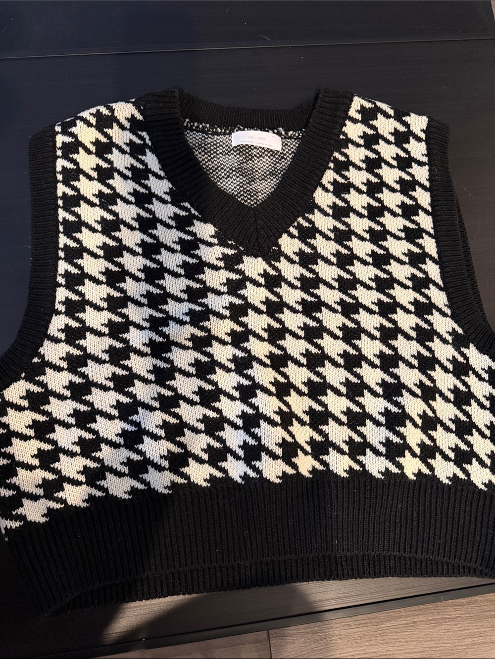 OAK + FORT Black & White Houndstooth V-Neck Sweater Vest
